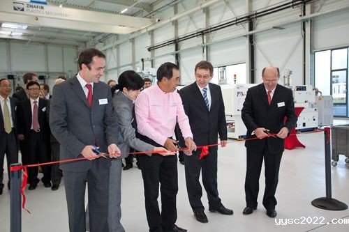 haitian-group-opening-zhafir-workshop